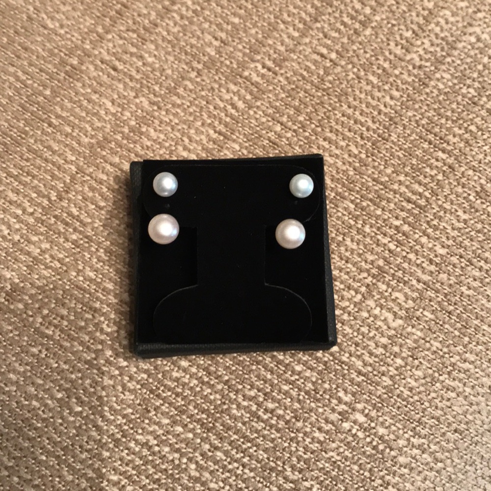 Double pearl pierced earrings.